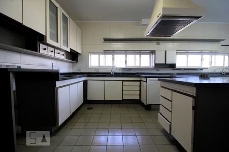 Casa para alugar com 647m², 5 quartos e 4 vagasCozinha