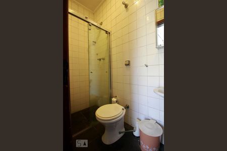 Casa para alugar com 647m², 5 quartos e 4 vagasBanheiro de serviço