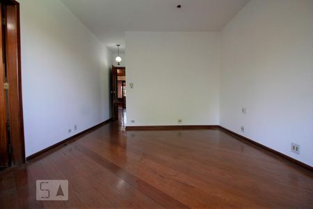 Casa para alugar com 647m², 5 quartos e 4 vagasSuíte 2