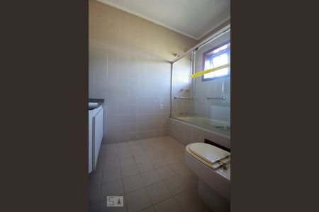 Casa para alugar com 647m², 5 quartos e 4 vagasBanheiro da suíte 1