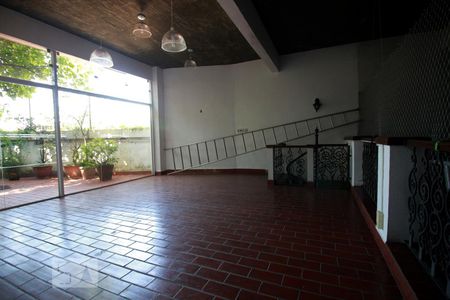 Casa para alugar com 647m², 5 quartos e 4 vagasSalão