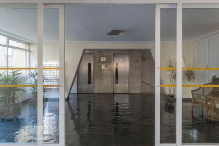 Apartamento à venda com 60m², 2 quartos e 1 vagaÁrea comum - Hall social