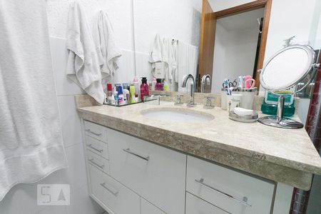 Casa à venda com 161m², 4 quartos e 5 vagasBanheiro da suíte 1 
