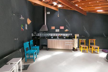 Casa à venda com 161m², 4 quartos e 5 vagasQuintal dos fundos 
