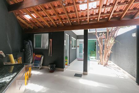 Casa à venda com 161m², 4 quartos e 5 vagasQuintal dos fundos 