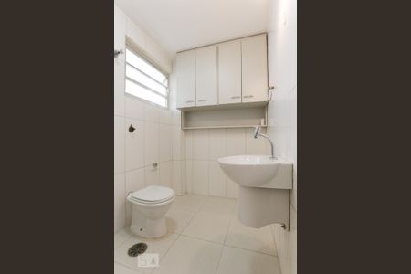 Banheiro de apartamento para alugar com 2 quartos, 86m² em Cerqueira César, São Paulo