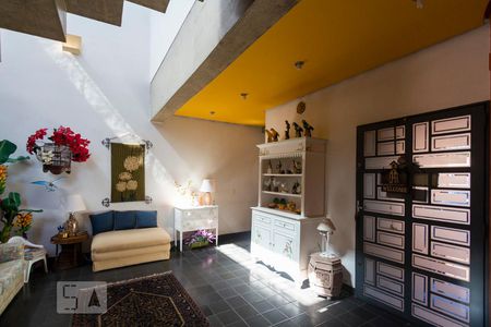Hall de entrada de casa para alugar com 4 quartos, 400m² em Vila Mariana, São Paulo