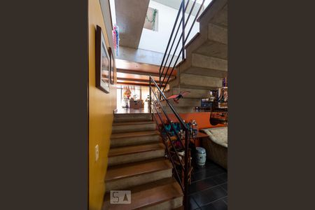 Escada de casa para alugar com 4 quartos, 400m² em Vila Mariana, São Paulo