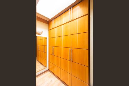 Casa para alugar com 400m², 4 quartos e 4 vagasCloset Quarto 1 - Suíte