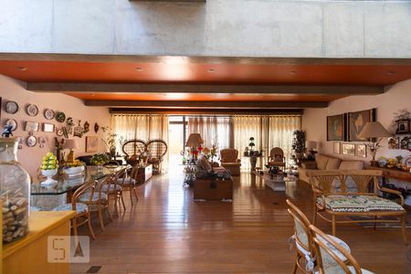 Casa para alugar com 400m², 4 quartos e 4 vagasSala