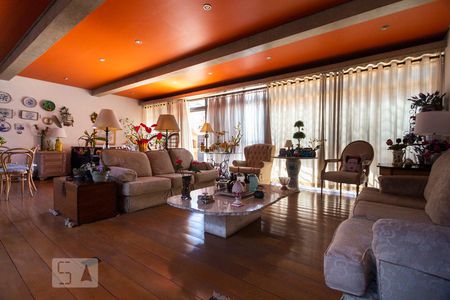 Casa para alugar com 400m², 4 quartos e 4 vagasSala