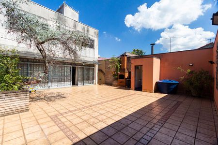 Casa para alugar com 400m², 4 quartos e 4 vagasQuintal com churrasqueira