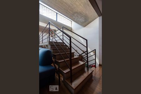 Casa para alugar com 400m², 4 quartos e 4 vagasEscada