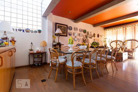 Sala de casa para alugar com 4 quartos, 400m² em Vila Mariana, São Paulo