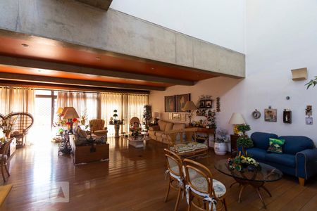 Sala de casa para alugar com 4 quartos, 400m² em Vila Mariana, São Paulo