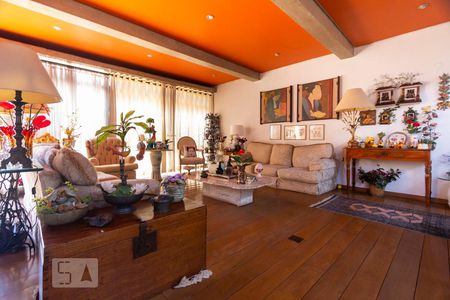 Casa para alugar com 400m², 4 quartos e 4 vagasSala