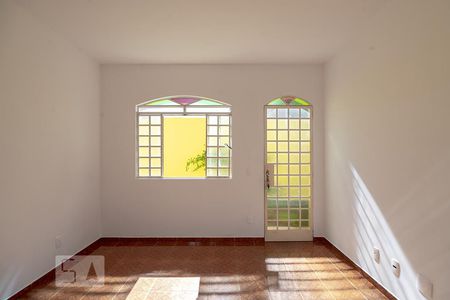 fotode Casa com 2 quartos, 70m² Sagrada Família