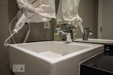 Apartamento para alugar com 118m², 2 quartos e 1 vaga Apartamento para alugar com 118m², 2 quartos e 1 vagaBanheiro suíte detalhe