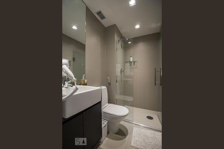 Apartamento para alugar com 118m², 2 quartos e 1 vaga Apartamento para alugar com 118m², 2 quartos e 1 vagaBanheiro social