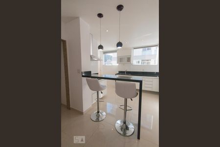 Apartamento para alugar com 95m², 2 quartos e 1 vaga Apartamento para alugar com 95m², 2 quartos e 1 vagaCozinha