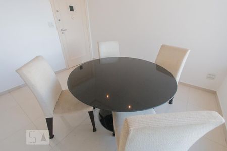 Sala de apartamento para alugar com 2 quartos, 95m² em Vila Isabel, Rio de Janeiro