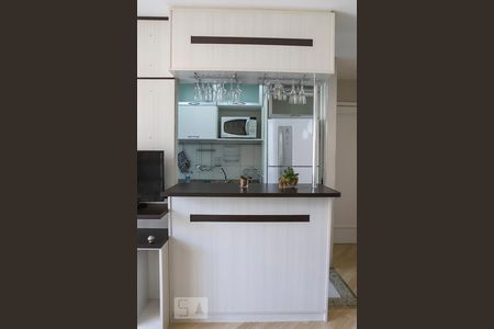 Sala e cozinha de apartamento para alugar com 2 quartos, 53m² em Bela Vista, São Paulo