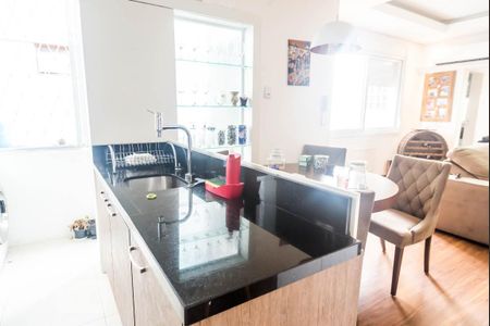 Cozinha de apartamento à venda com 2 quartos, 84m² em Petrópolis, Porto Alegre