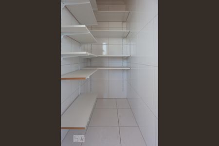 Despensa da cozinha  de apartamento para alugar com 2 quartos, 75m² em Bosque, Campinas