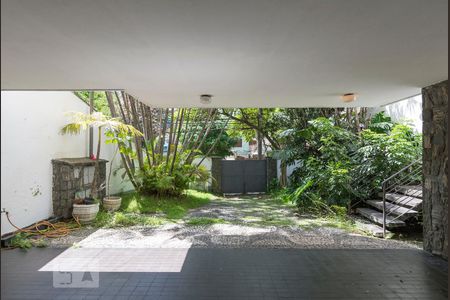 Casa à venda com 300m², 3 quartos e 4 vagasTérreo - Garagem