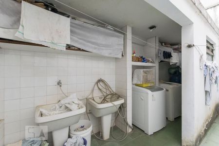 Casa à venda com 300m², 3 quartos e 4 vagas1o. Andar - Área de serviço