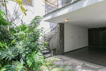 Casa à venda com 300m², 3 quartos e 4 vagasTérreo - Garagem