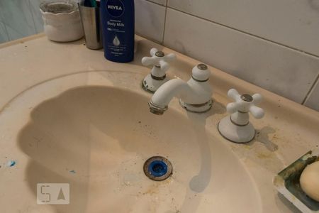 Casa à venda com 300m², 3 quartos e 4 vagasBanheiro social (Torneira)