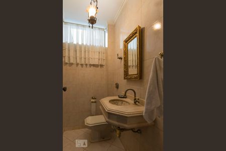 Casa à venda com 300m², 3 quartos e 4 vagas1o. Andar - Lavabo
