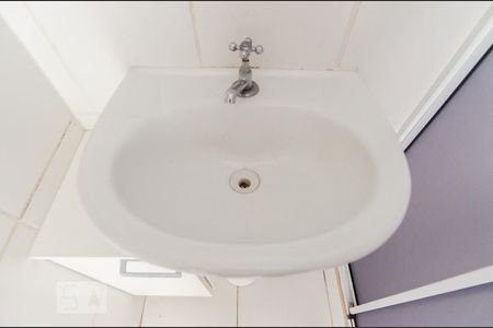 Banheiro de apartamento para alugar com 2 quartos, 51m² em Vila Eldízia, Santo André