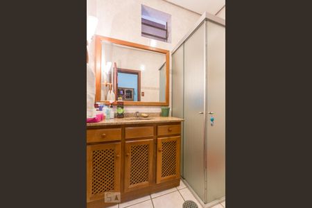 Banheiro de casa para alugar com 3 quartos, 170m² em Partenon, Porto Alegre