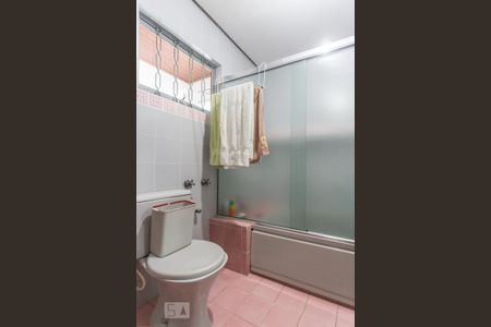 Casa para alugar com 170m², 3 quartos e 2 vagasBanheiro da suíte