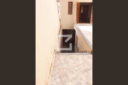 Casa à venda com 500m², 4 quartos e 2 vagasDetalhe Escada