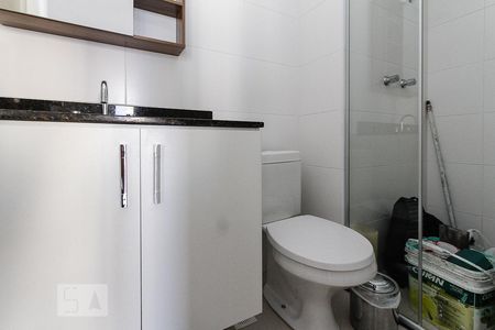 banheiro de kitnet/studio para alugar com 1 quarto, 42m² em Vila Reg. Feijó, São Paulo