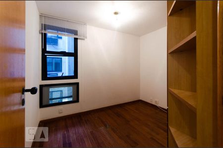 Apartamento à venda com 145m², 3 quartos e 3 vagas Apartamento à venda com 145m², 3 quartos e 3 vagasQuarto 1