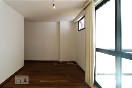 Apartamento à venda com 145m², 3 quartos e 3 vagas Apartamento à venda com 145m², 3 quartos e 3 vagasSuite