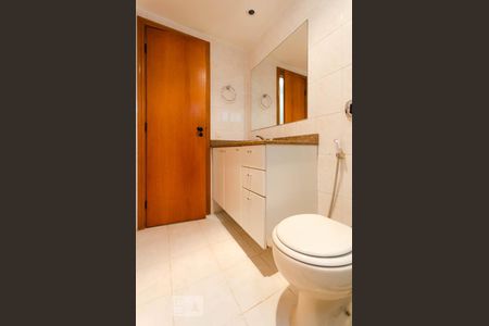 Apartamento à venda com 145m², 3 quartos e 3 vagas Apartamento à venda com 145m², 3 quartos e 3 vagasBanheiro social