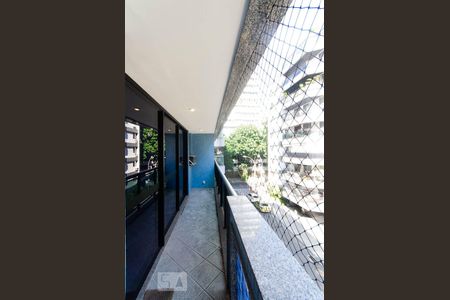 Apartamento à venda com 145m², 3 quartos e 3 vagas Apartamento à venda com 145m², 3 quartos e 3 vagasVaranda