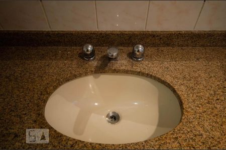 Apartamento à venda com 145m², 3 quartos e 3 vagas Apartamento à venda com 145m², 3 quartos e 3 vagasDetalhe lavatório do banheiro social