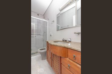 Banheiro de casa para alugar com 3 quartos, 340m² em Vila Brasilina, São Paulo