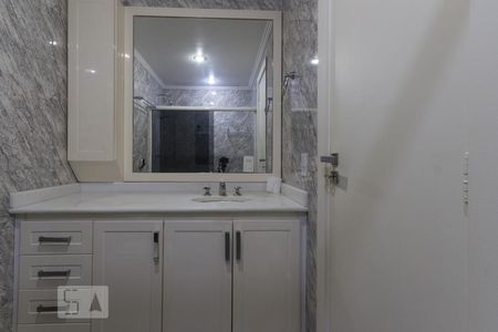 Apartamento à venda com 250m², 4 quartos e 3 vagas Apartamento à venda com 250m², 4 quartos e 3 vagasBanheiro