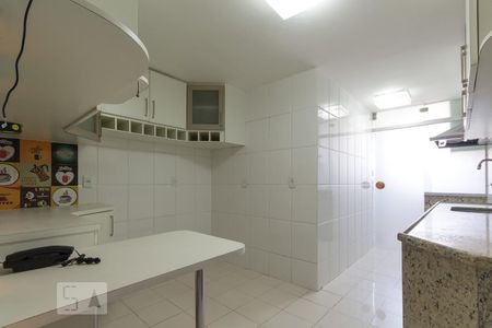 Apartamento à venda com 250m², 4 quartos e 3 vagas Apartamento à venda com 250m², 4 quartos e 3 vagasCozinha