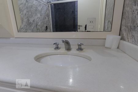 Apartamento à venda com 250m², 4 quartos e 3 vagas Apartamento à venda com 250m², 4 quartos e 3 vagasBanheiro