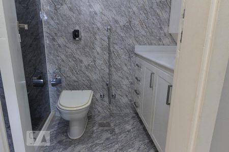 Apartamento à venda com 250m², 4 quartos e 3 vagas Apartamento à venda com 250m², 4 quartos e 3 vagasBanheiro