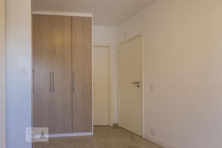 Apartamento à venda com 250m², 4 quartos e 3 vagas Apartamento à venda com 250m², 4 quartos e 3 vagasSuíte
