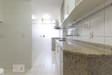 Apartamento à venda com 250m², 4 quartos e 3 vagas Apartamento à venda com 250m², 4 quartos e 3 vagasCozinha